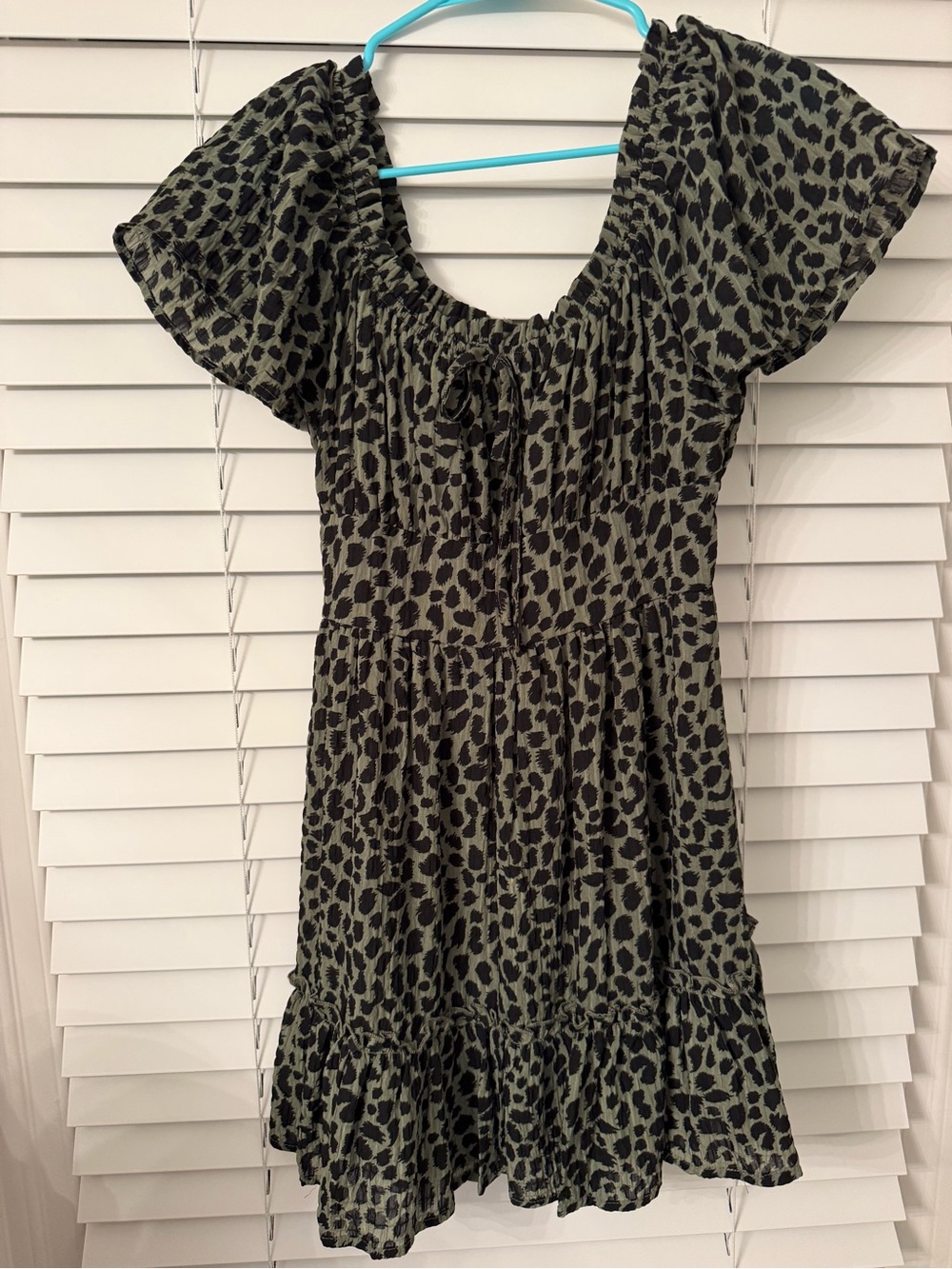 ✨Mi ami Olive Green Leopard Print Ruffle Mini Dress✨